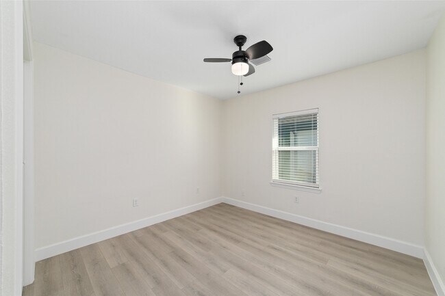 Building Photo - 714 E 43rd St