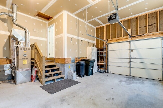 Building Photo - 1913 Castle Glen Dr