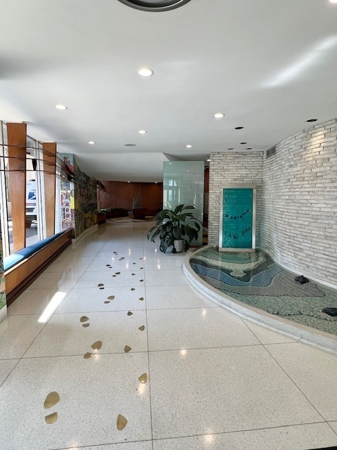 Building Photo - 6301 N Sheridan Rd