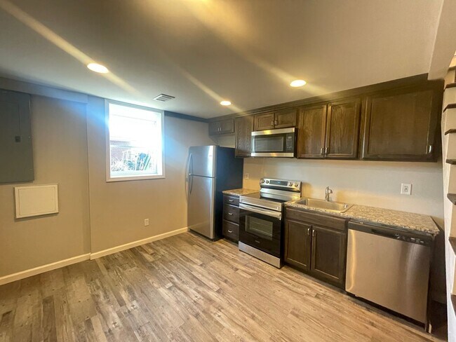 Building Photo - 165 Conrad Dr