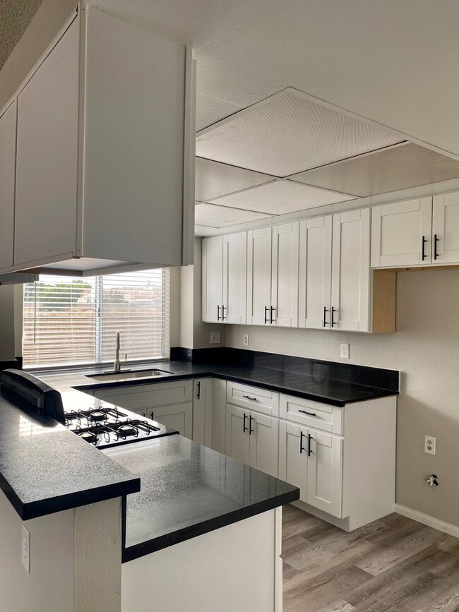 Building Photo - 3 bedroom 2 bath House in San Jacinto - Available now!