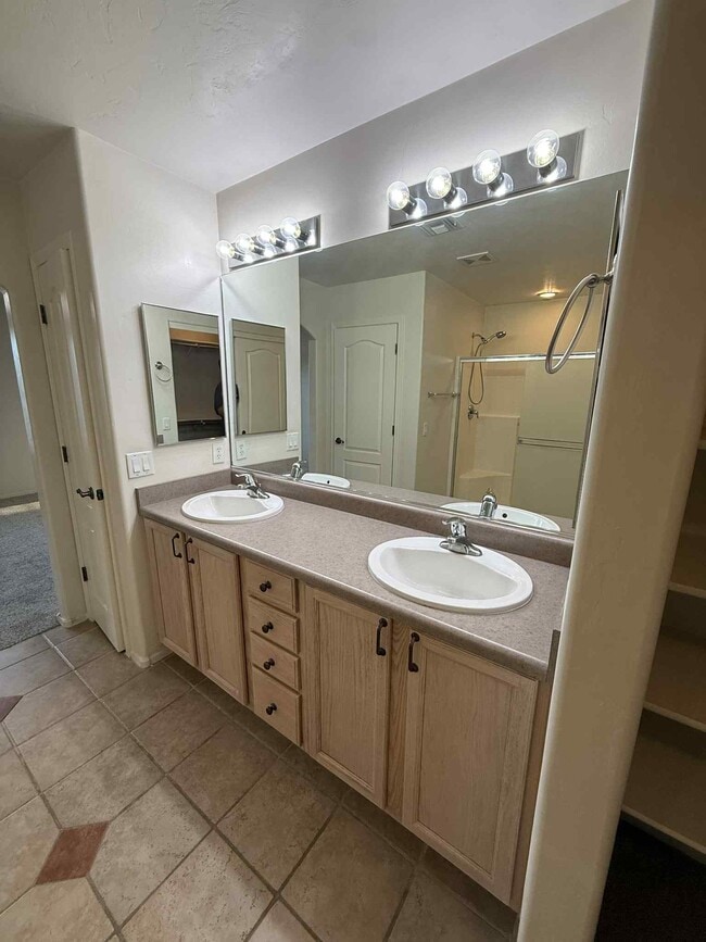 Building Photo - 640 W Emerald Key Dr