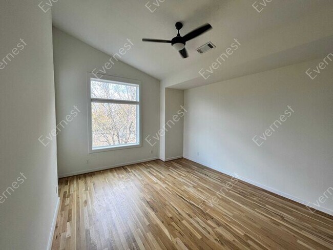 Building Photo - 4-Bedroom Home with Modern Comforts in a P...
