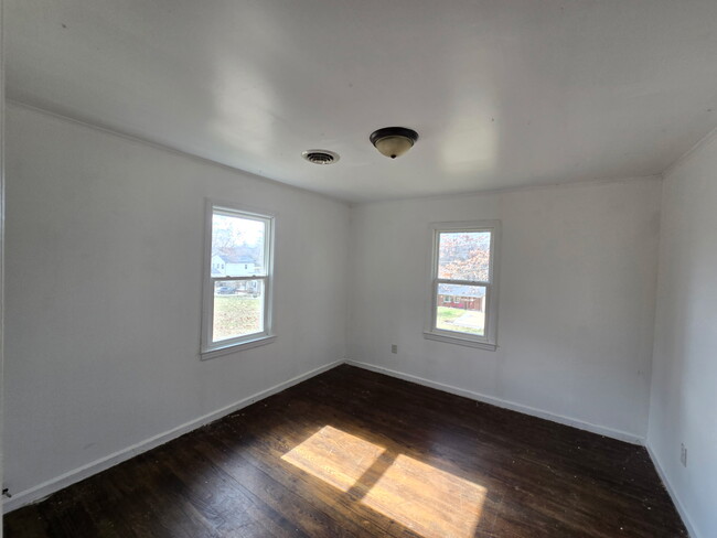 Building Photo - 2511 Carroll Ave SE