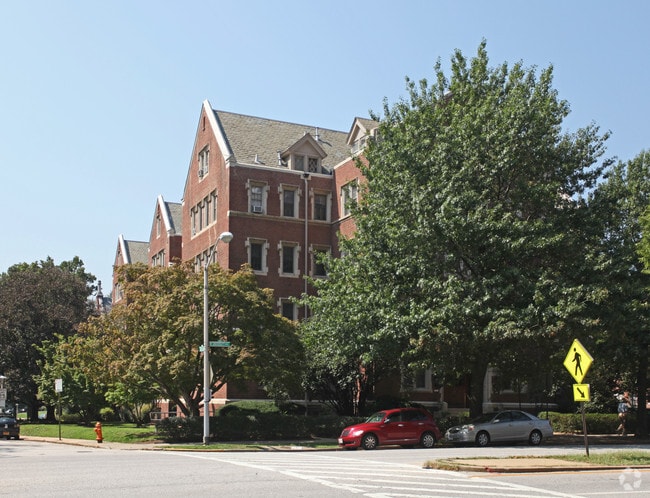 Building Photo - Tudor Arms Apartments