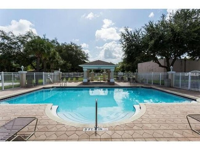 Building Photo - Beautiful 2/2 Relaxing Courtyard Balcony V...