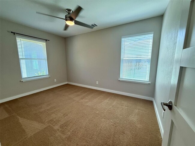 Building Photo - 5229 Basswood Ln
