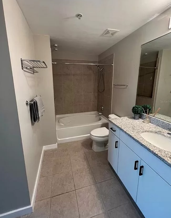 Building Photo - 777 N Ashley Dr