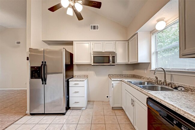 Building Photo - 17435 Glenmorris Dr
