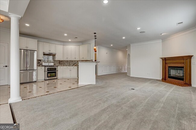 Building Photo - 1033 Pinehurst Dr