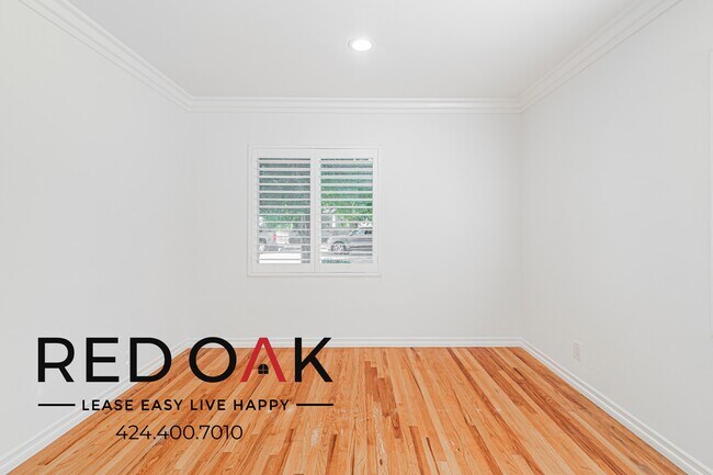 Building Photo - 14619 Moorpark St