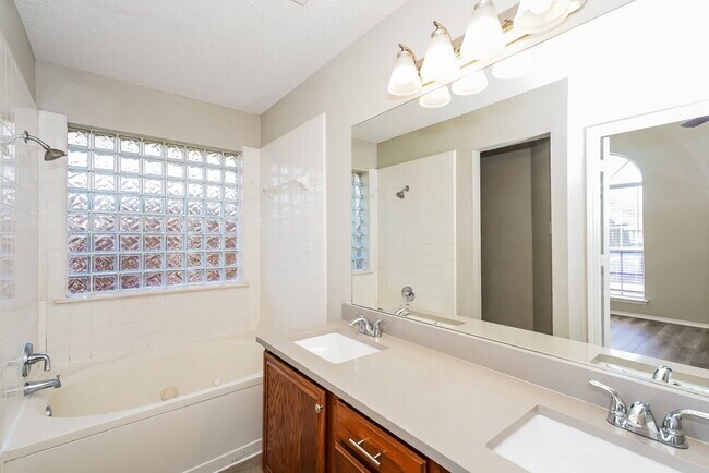 Building Photo - 4813 Cable Dr