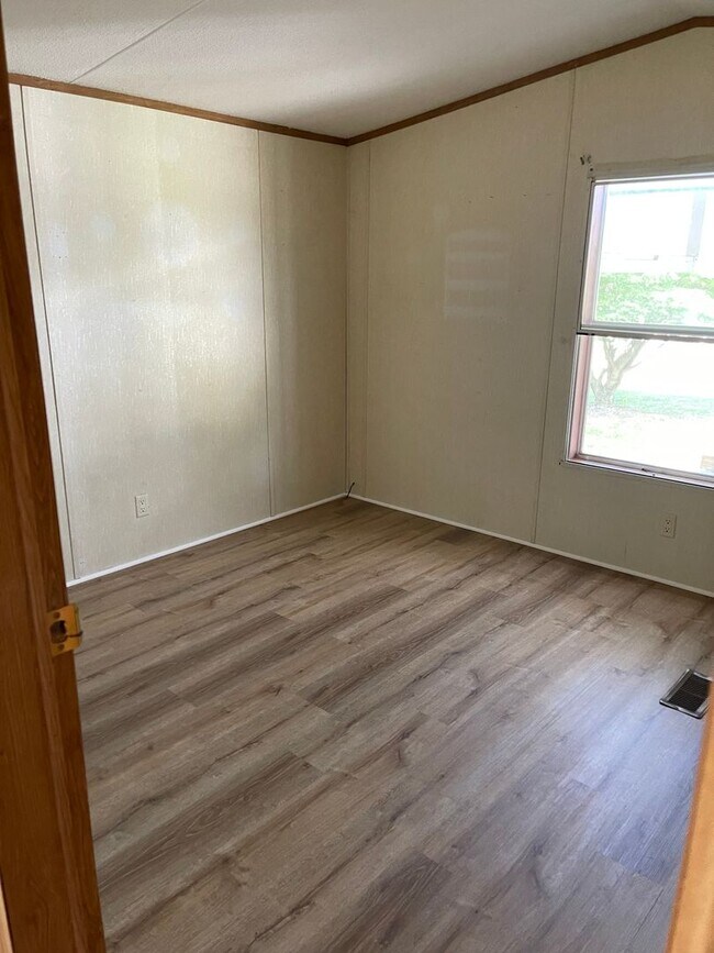 Building Photo - 3 bedroom home Fayetville PA!