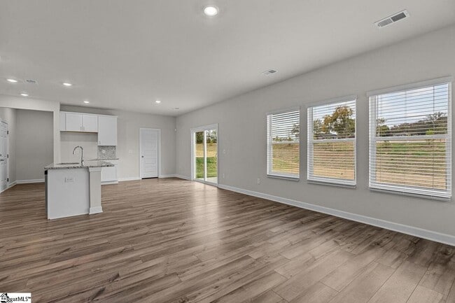 Building Photo - 403 Redear Rd