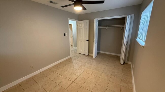 Building Photo - 106 E Longspur Blvd