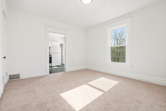 Building Photo - 1113 Camden Ave