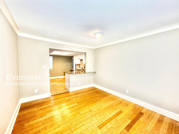 Building Photo - 7807 Meadow Park Dr