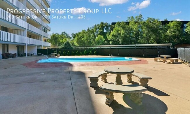 Building Photo - 900 Saturn Dr