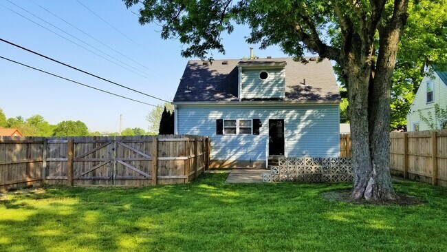 Building Photo - YOU CAN STOP YOUR SEARCH! Lyndon Rental with 3 Bedrooms, 2 Full Baths, Cape Cod Dollhouse, FOR RENT!