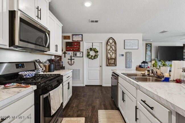 Building Photo - 152 Jarama Cir