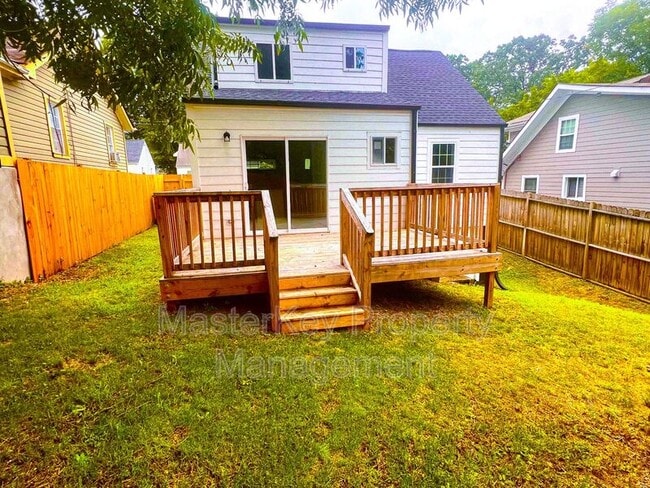 Building Photo - 713 Massey Ave