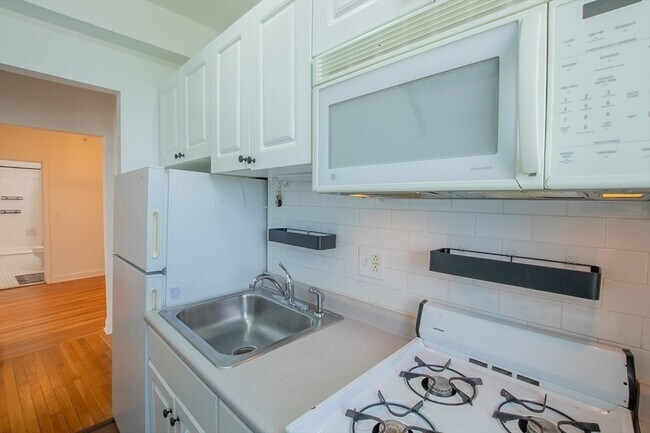 Building Photo - 285 Lynn Shore Dr