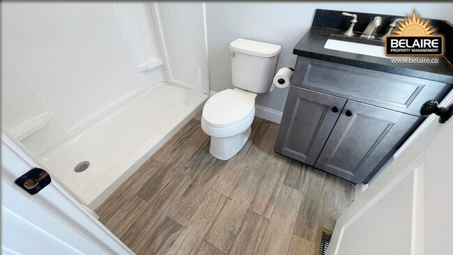 Building Photo - Cozy Country Living