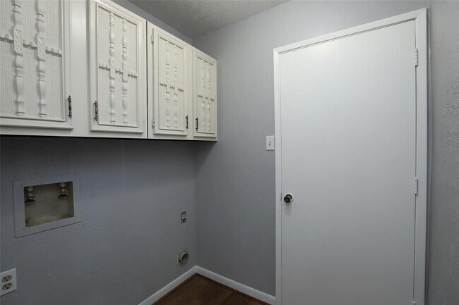 Building Photo - 3903 Coltwood Dr