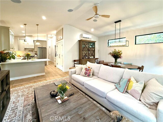 Building Photo - 453 E Grand View Ave