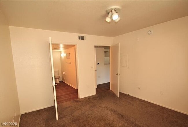 Building Photo - 555 E Silverado Ranch Blvd