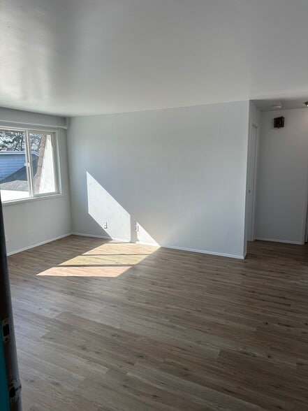 Building Photo - 1041 Beach Dr