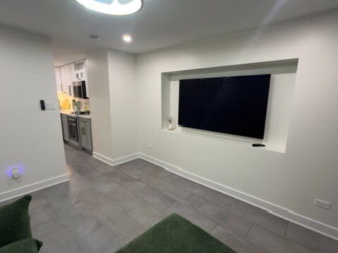 Building Photo - 1529 N Maplewood Ave