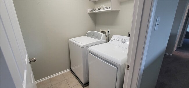 Building Photo - 14426 Mooreview Ln