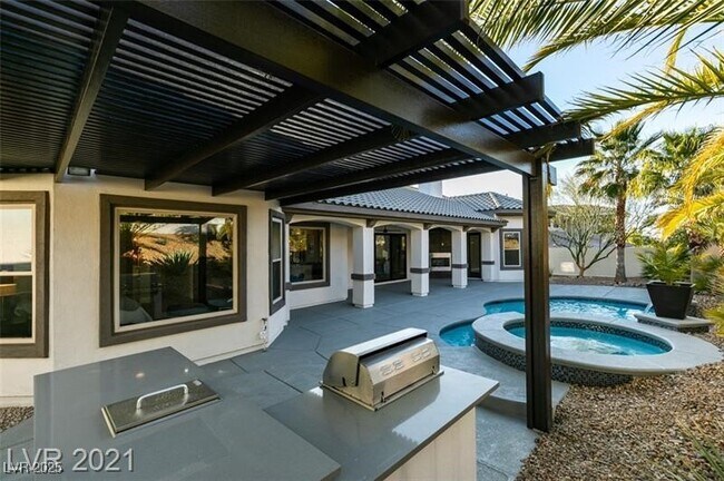 Building Photo - 794 Bolle Way