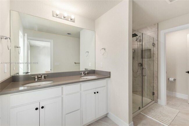 Building Photo - 2917 Olivia Ave