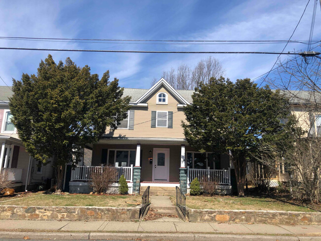 Primary Photo - 74 E Church St
