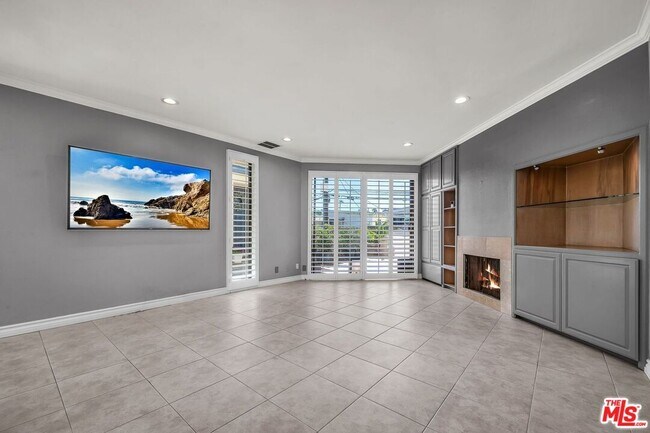 Building Photo - 7301 Vista Del Mar