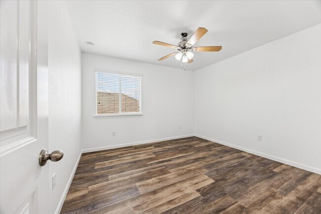 Building Photo - 4 bd/2.5 ba in Pflugerville ready for move in!