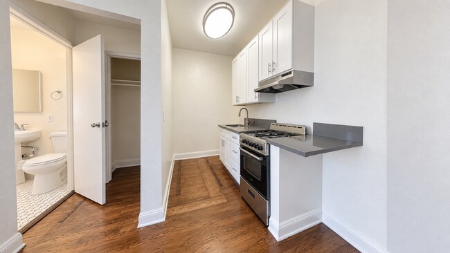 Building Photo - 326 Normandie Ave