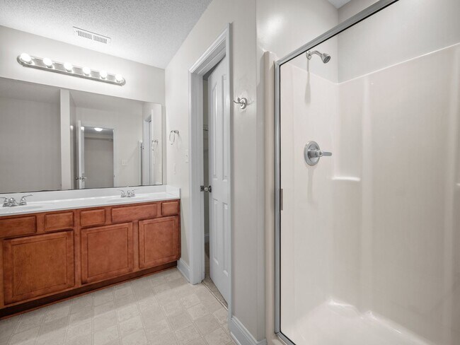 Building Photo - Welcome to Eastport!