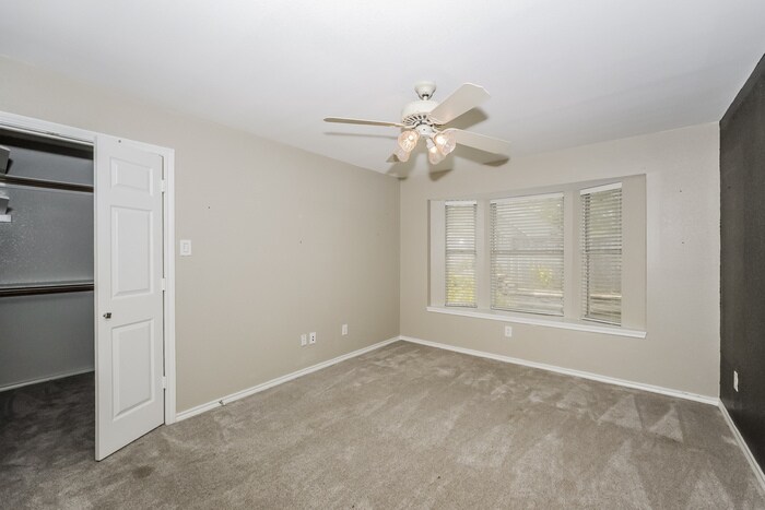 Building Photo - 9125 Timber Oaks Dr
