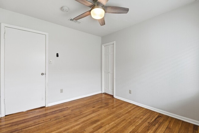 Building Photo - 4929 Libbey Dr