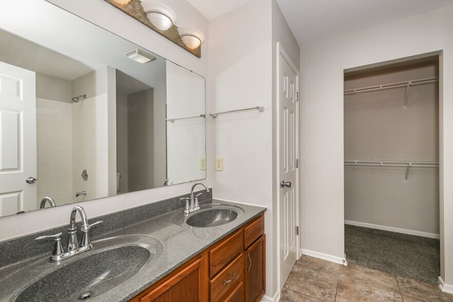 Building Photo - 10936 Mansfield Way