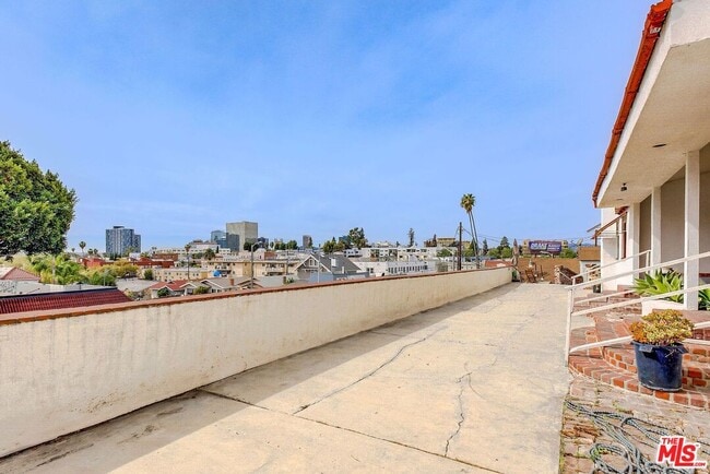 Building Photo - 288 S Coronado St