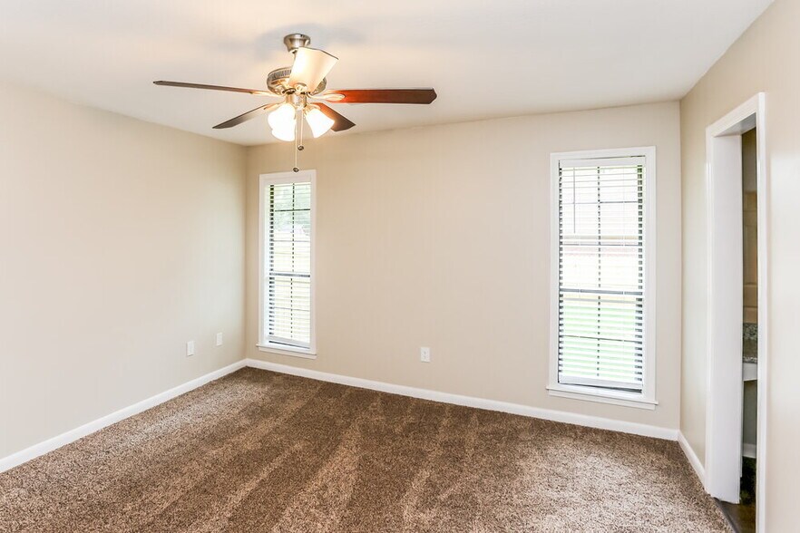 Building Photo - 7221 Blue Grass Rd