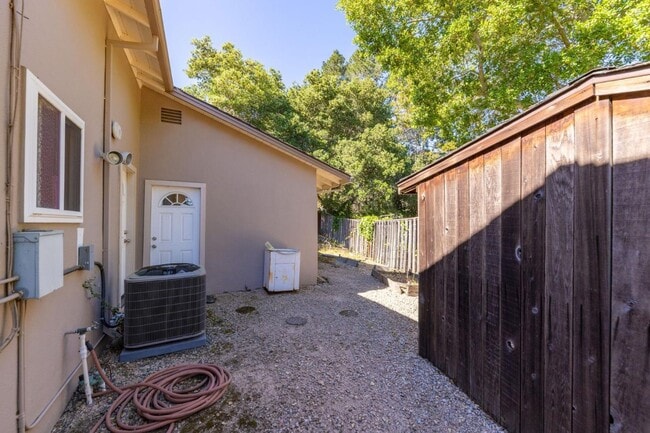 Building Photo - 25 Warmwood Way