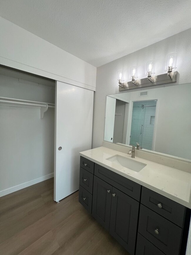 Building Photo - Great Large House ready for you to Make it a Home