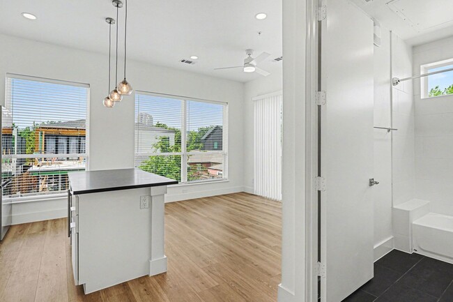Building Photo - Be the first to live in Unit 207 at 2217 Fitzhugh—a brand-new 2026 construction offering 601 sq f...