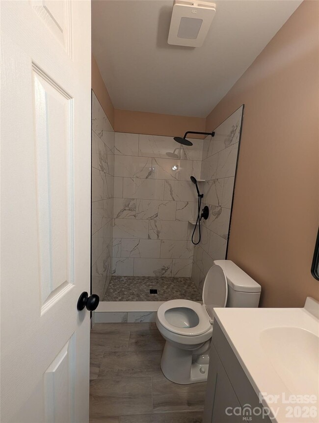 Building Photo - 2800 Dalecrest Dr