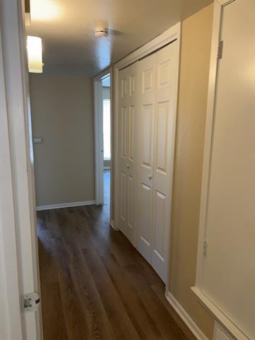 Building Photo - 806 Redbud Dr